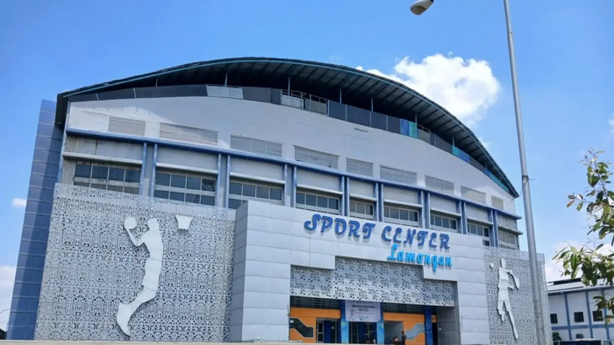 GENJOT PAD: Retribusi sewa Gedung Sport Center Lamongan hingga semester I sudah melampaui separo target yang dibebankan selama 2026.&nbsp;(Rika Ratmawati/Radar Lamongan) 