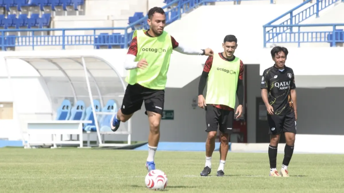 Kondisi fisik gelandang asing Persela Caique Souza perlu ditingkatkan, karena masih di bawah sejumlah pemain lokal. (AHMAD ASIP/RADAR LAMONGAN)