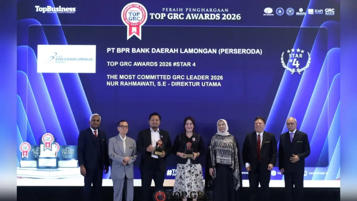 MENGUKIR PRESTASI MENGUATKAN KOMITMEN: Bank Daerah Lamongan berhasil meraih TOP GRC Awards 2026 sekaligus penghargaan The Most Committed GRC Leader 2026 untuk Direktur Utama Nur Rahmawati, S.E.