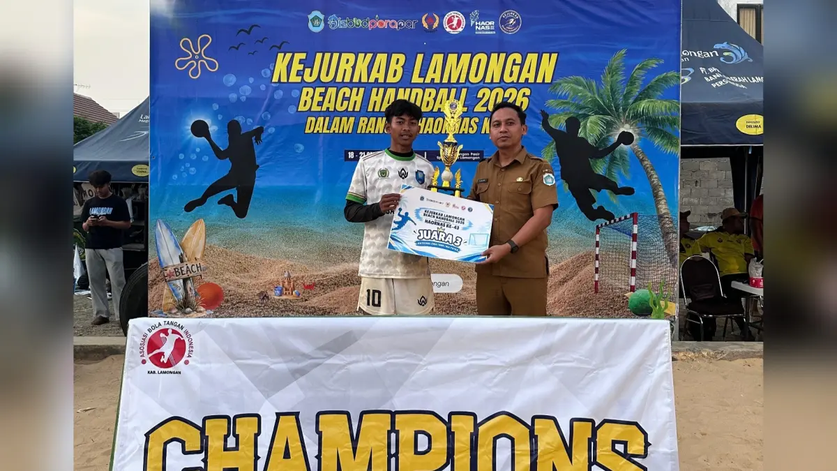 SUKSES: Tim MAS Juara 3 Beach Handball yang diselenggarakan Disbudporapar Lamongan 2026.