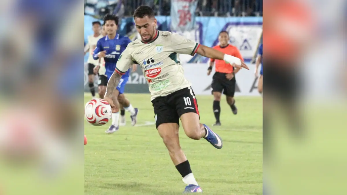 DIHARAPKAN LEBIH PRODUKTIF: striker asing Persela Caique Souza. (Asip Alafi/Radar Lamongan)