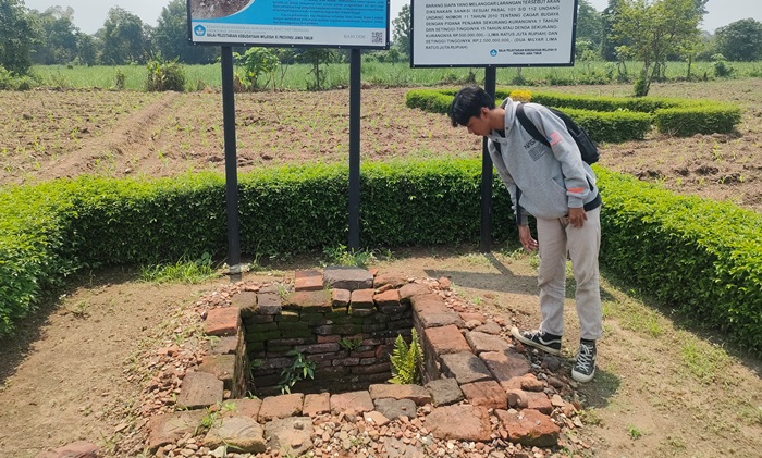 LENGANG: Kondisi Situs Sumur Kuno 1 era Majapahit di Trowulan, jarang diketahui masyarakat lantaran lokasinya berada di areal persawahan tebu.(foto Rizki Firmansyah for Radar Majapahit)