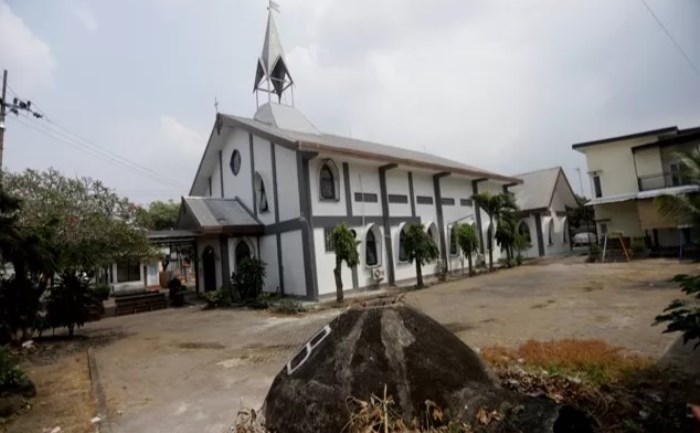 BERSEJARAH: Keberadaan Gereja Protestan Indonesia Bagian Barat (GPIB) Immanuel Mojokerto di Jalan A. Yani Kota Mojokerto. (foto Sofan Kurniawan)
