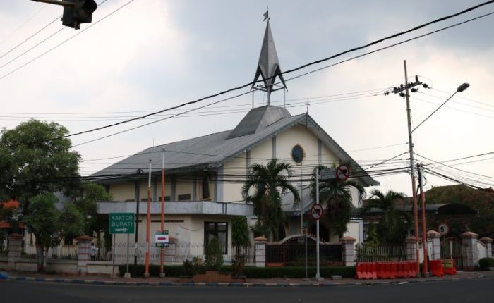 DIRENOVASI: Keberadaan Gereja Protestan Indonesia Bagian Barat (GPIB) Immanuel Mojokerto hingga kini masih dimanfaatkan untuk peribadatan. (foto Kemendikbud for Radar Majapahit)