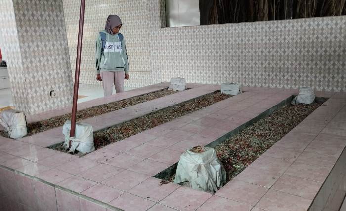 ERJAGA: Makam Mbah Sleman dan keluarga yang terjaga oleh juru pelihara Makam Panjang di Dusun Unggahan Desa/Kecamatan Trowulan. (foto: Nadya Fadiyah for Radar Majapahit)