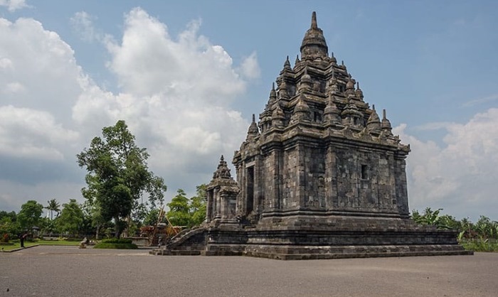 ARKEOLOGIS: Candi Sojiwan di Klaten, Jawa Tengah, memiliki relief yang menggambarkan aktivitas menginang berikut tempat sirih dan tempat meludah.
