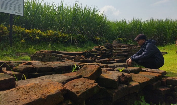 INOVATIF: Struktur bendungan kuno diduga terhubung dengan Situs Saluran Air dan Situs Kolam Air di Dusun Nglinguk, Desa/Kecamatan Trowulan, Kabupaten Mojokerto. (foto Moch. Khasib for Radar Majapahit)
