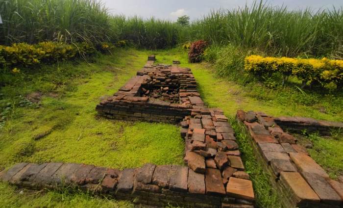 KLASIK: Struktur bendungan kuno bukti kemajuan peradaban masa lalu dalam mengelola saluran irigasi era Kerajaan Majapahit. (foto Moch. Khasib for Radar Majapahit)