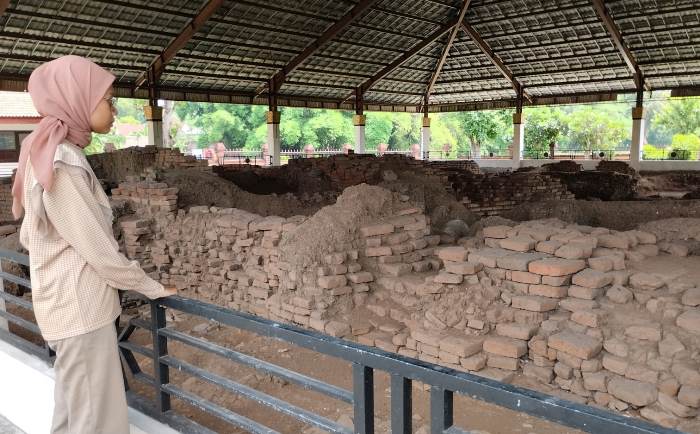 TAK UTUH: Temuan dari ekskavasi Candi Minak Jinggo, di Dusun Unggahan, Desa/Kecamatan Trowulan, Kabupaten Mojokerto. (foto nadya azzahra for Radar Majapahit)