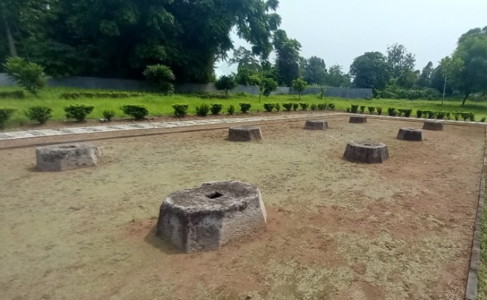 DIRAWAT: Situs Watu Umpak berbentuk segi delapan di Desa Sentonorejo, Kecamatan Trowulan, Kabupaten Mojokerto. (foto: Annisa for Radar Majapahit)