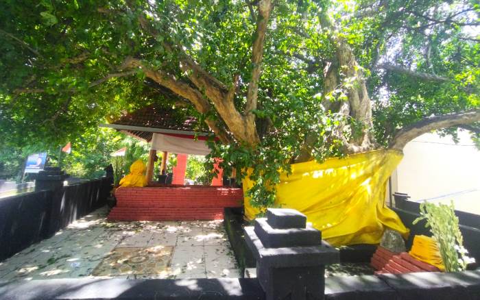 BERJASA: Petilasan mengenang jasa Ki Ageng Resi Gagak Serut, Desa Randubangu, Kecamatan Mojosari, sebagai sosok ahli logistik dan persediaan pasukan perang . (foto: Moch. Khasib for Radar Majapahit)