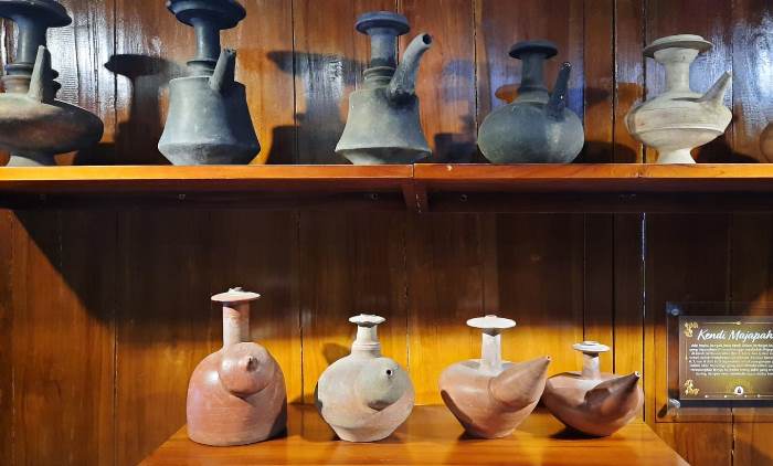 BERNILAI SEJARAH: Guci fermentasi dari Dinasti Song yang ditemukan era Majapahit koleksi Museum Gubuk Wayang.