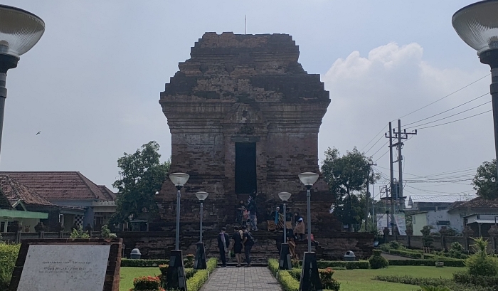 BERJAYA: Candi Pari di Desa Candipari, Kecamatan Porong, Kabupaten Sidoarjo, menjadi bukti sejarah kemakmuran hasil panen padi era Kerajaan Majapahit. (foto: Misbakhul Ulum for Radar Majapahit)