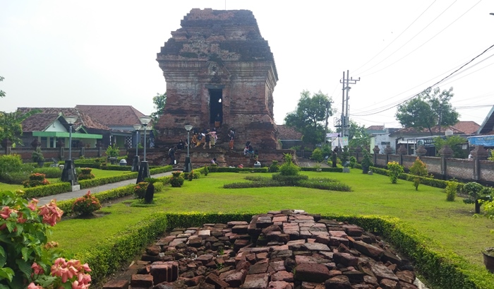 BERKAITAN: Candi Pari di Dusun Candipari Kulon, Desa Candipari, Kecamatan Porong, Kabupaten Sidoarjo, dulunya merupakan satu lokasi dengan Candi Sumur. (foto: Mochammad Khasib for Radar Majapahit)