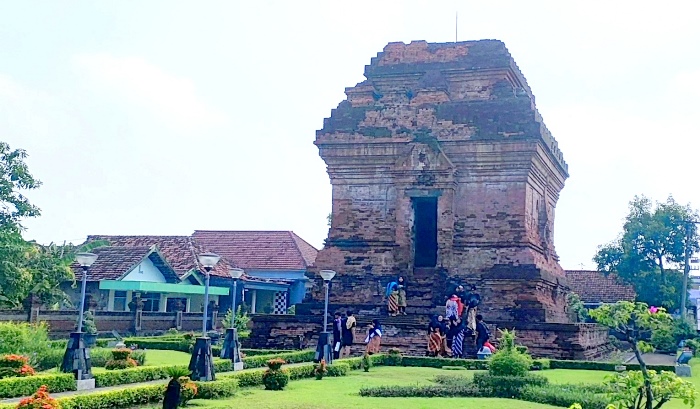 ARSITEKTUR: Bangunan Candi Pari di Dusun Candipari Kulon, Desa Candipari, Kecamatan Porong, Kabupaten Sidoarjo mengikuti gaya arsitektur dari Campa. (foto: Misbakhul Ulum for Radar Majapahit)