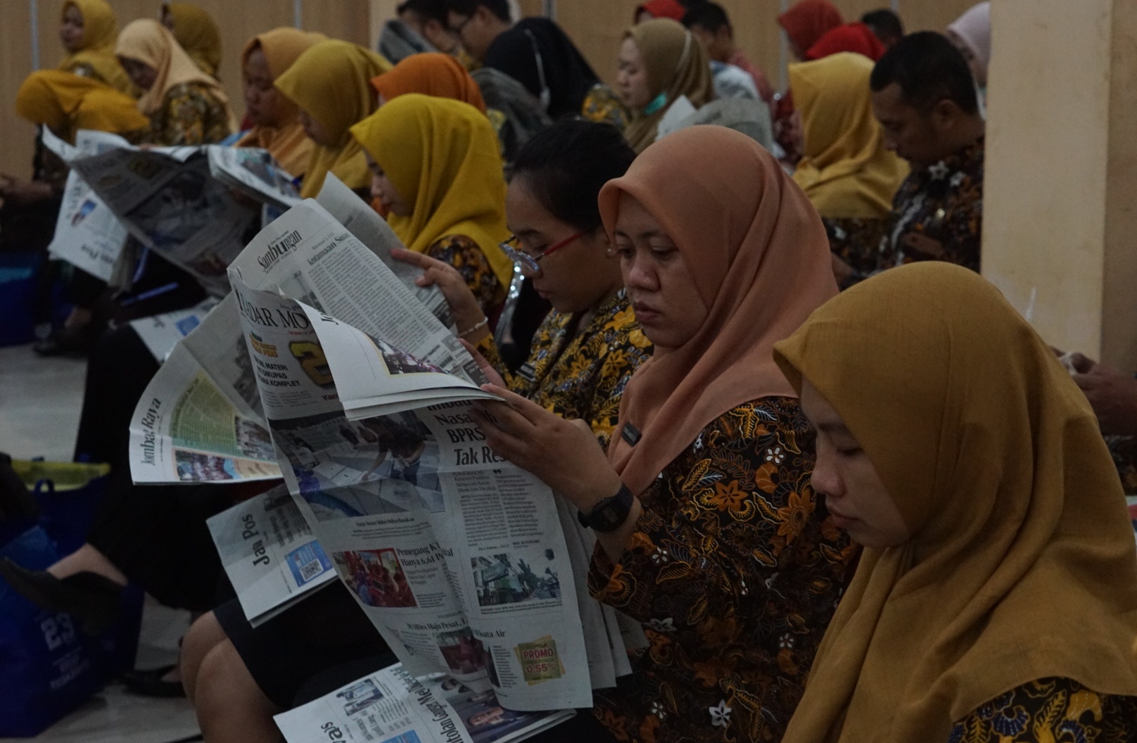 MEMBELUDAK: JPRM ajak kembali baca koran kepada 500 peserta dari kalangan pendidik di lingkungan Pemkab dan Pemkot Mojokerto. (foto: Awaludin Ibnu for Radar Majapahit)