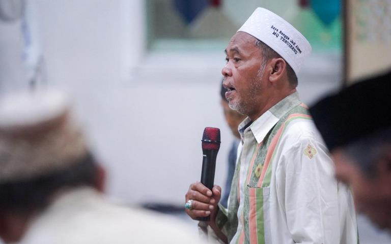 JALANKAN AMANAH:  HM Qodri, ketua Takrmir Masjid Al-Fattah Kota Mojokerto terpilih saat menyampaikan sambutan. (foto: Zifa for Radar Majapahit)