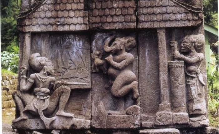 ARKEOLOGIS: Relief Candi Sukuh di Kabupaten Karanganyar, Jawa Tengah, menggambarkan aktivitas pandai besi.