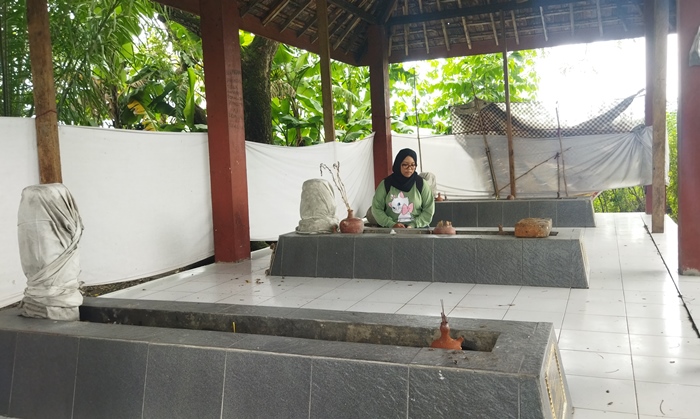 MENYIMPAN SEJARAH: Suasana makam punden Ki Demang Majapahit di Dusun Gatul, Desa Banjaragung, Kecamatan Puri, Kabupaten Mojokerto. (foto: Moch. Khasib for Radar Majapahit)