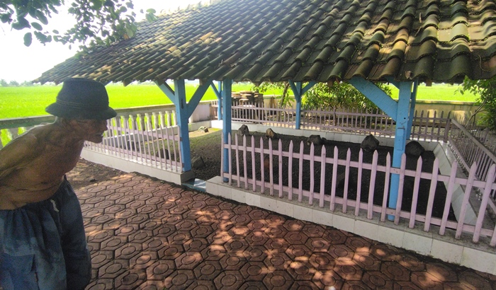 TERJAGA: Kompleks pemakaman keluarga dan kerabat Raden Ayu di Dusun/Desa Balongmasin, Kecamatan Pungging, Kabupaten Mojokerto. (foto: Moch. Khasib for Radar Majapahit)