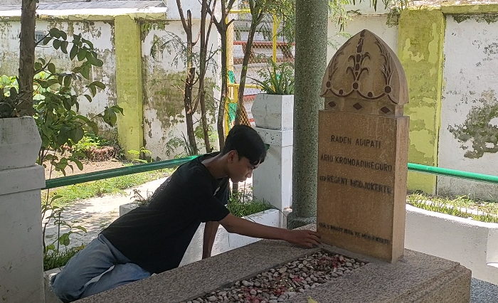 DISEGANI: RAA Kromodjoyo Adinegoro III atau Raden Aersadan Kromodjoyo Adinegoro, selama masa hidupnya mempunyai banyak jasa untuk Mojokerto. (foto: Bryan Noer for Radar Majapahit).
