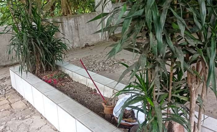 SEPI: Makam Ki Onggo Kusumo dan istri di Desa Bicak, Kecamatan Trowulan jarang didatangi peziarah. (foto: Awaludin Ibnu for Radar Majapahit)