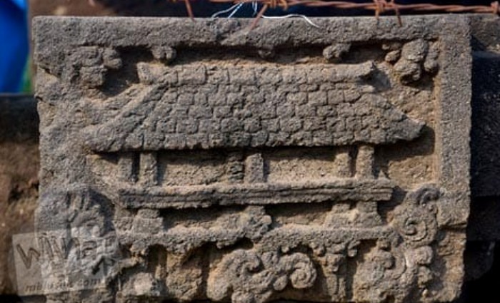 JEJAK SEJARAH: Bentuk rumah pada zaman Majapahit di relief Candi Tegowangi, Plemahan, Kabupaten Kediri. (foto: dok Kemendikbud)
