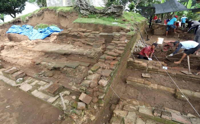 DITELITI: Situs Watesumpak di Kecamatan Trowulan, Kabupaten Mojokerto, yang diyakini sebagai kompleks permukiman bangsawan Majapahit diekskavasi pada 2022 silam. (foto: Sofan Kurniawan)