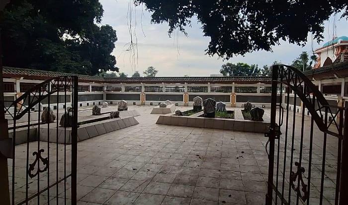 JEJAK PERADABAN: Pintu gerbang masuk area kompleks bersejarah jejak tempat musyawarah walisongo di Makam Troloyo Trowulan.
