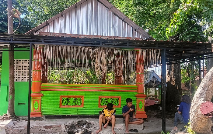 TERAWAT: Suasana area pemakaman umum di Lingkungan Kedungsari, Kelurahan Gunung Gedangan, Kecamatan Magersari, Kota Mojokerto. (foto: Awaludin Ibnu for Radar Majapahit)