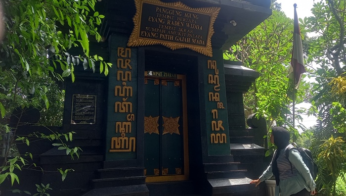 TERJAGA: Kondisi di sekitar area Panggung Agung ini sangat terjaga, serta sangat kental dengan budaya Majapahitan.