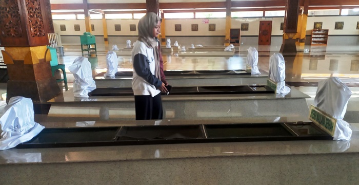 TERAWAT: Keadaan makam Syekh Maulana Sekhah yang sangat terawat di are makam troloyo di Dusun Sidodadi, Desa Sentonorejo, Kecamatan Trowulan, Kabupaten Mojokerto.