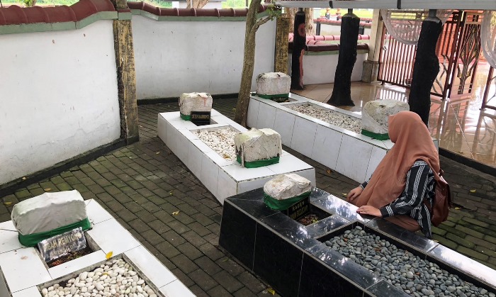 SAKRAL: Kompleks pemakaman Mbah Proyopati terdapat tiga makam lainnya. Yakni makam Syekh Imammuhdi, Raden Imam Sudjono, dan Mbah Remyong Aji Rekso Dalem.