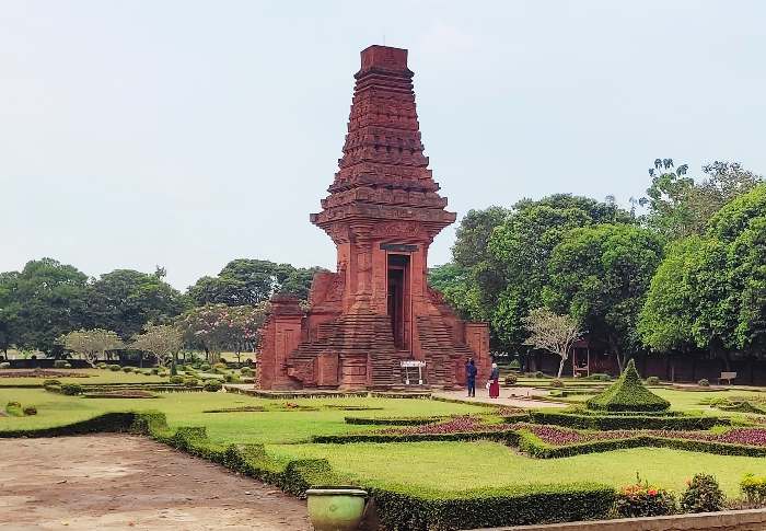 CAGAR BUDAYA: Situs Gapura Bajang Ratu, Desa Temon, Kecamatan Trowulan, Mojokerto, diprioritaskan untuk diekskavasi lagi tahun ini. (foto: Martda Vadetya/JPRM)