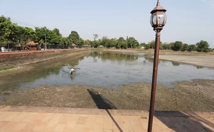 LEGENDA: Beredar mitos tersimpan banyak emas di dasar Kolam Segaran. (foto: dok JPRM)