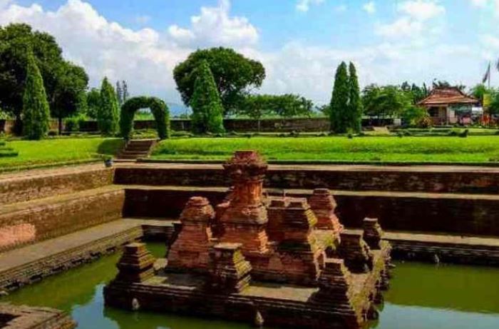BERSEJARAH: Candi Tikus merupakan salah satu temuan purbakala oleh RAA Kromodjoyo Adinegoro IV tahun 1914. (foto: Radar Majapahit)