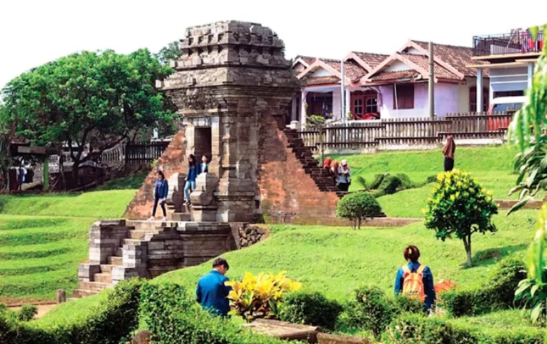 TINGGALAN ARKEOLOGIS: Candi Jedong di Desa Wotanmas Jedong, Kecamatan Ngoro, Mojokerto, salah satu situs cagar budaya tinggalan era Hindu-Buddha di kawasan Gunung Penanggungan. (dok. Jawa Pos)