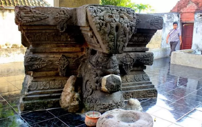 TEMPAT SAKRAL: Petilasan Watu Ombo di Dusun/Desa Klinterejo, Kecamatan Sooko, diyakini sebagai tempat semedi sejumlah tokoh Kerajaan Majapahit. (foto: dok. JPRM)