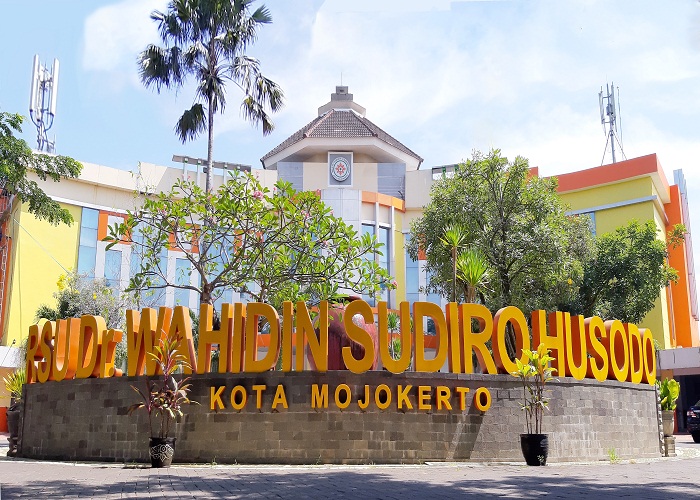 FASILITAS KESEHATAN: Gedung RSUD dr Wahidin Sudiro Husodo di Jalan Surodinawan, Kecamatan Prajurit Kulon, Kota Mojokerto. (foto: Rizal Amrulloh/JPRM)