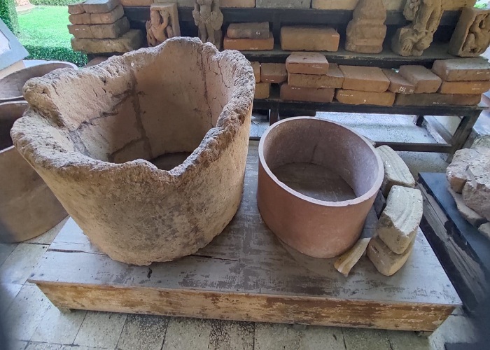 SUMBER AIR: Jobong alias dinding sumur tanah peninggalan Kerajaan Majapahit koleksi Museum PIM, Trowulan. (foto: Yulianto Adi Nugroho/JPRM)
