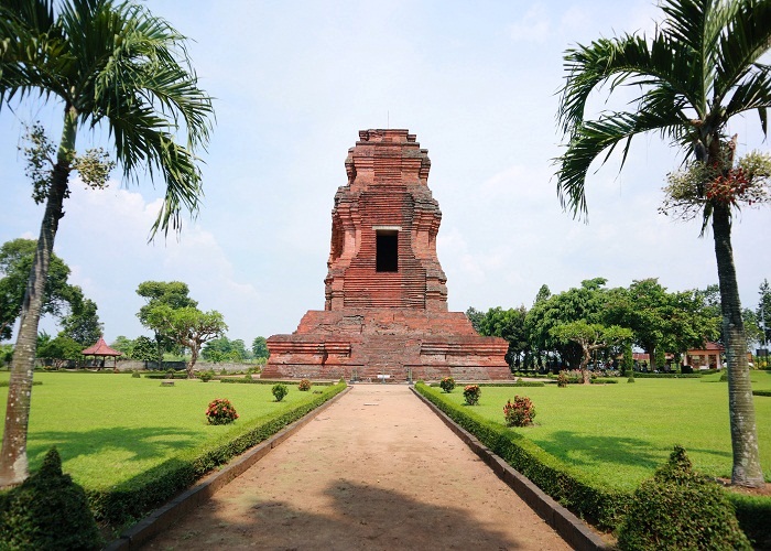UPAYA PELESTARIAN: Lahan di kawasan Candi Brahu, Desa Bejijong, Kecamatan Trowulan, Mojokerto, segera dibebaskan pemerintah menindaklanjuti temuan struktur pagar keliling. (foto : dok. JPRM)