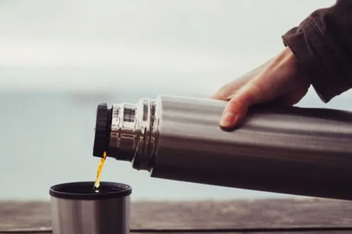 Botol vakum bukan termos. Meski kedap dengan udara, namun simak perbedaannya.