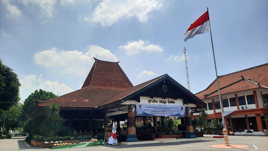 TIMBA ILMU: Kompleks Kantor Bupati Mojokerto yang dahulu pernah dimanfaatkan untuk kegiatan belajar mengajar lembaga pendidikan jenjang SMA. (foto: Rizal Amrulloh/JPRM)