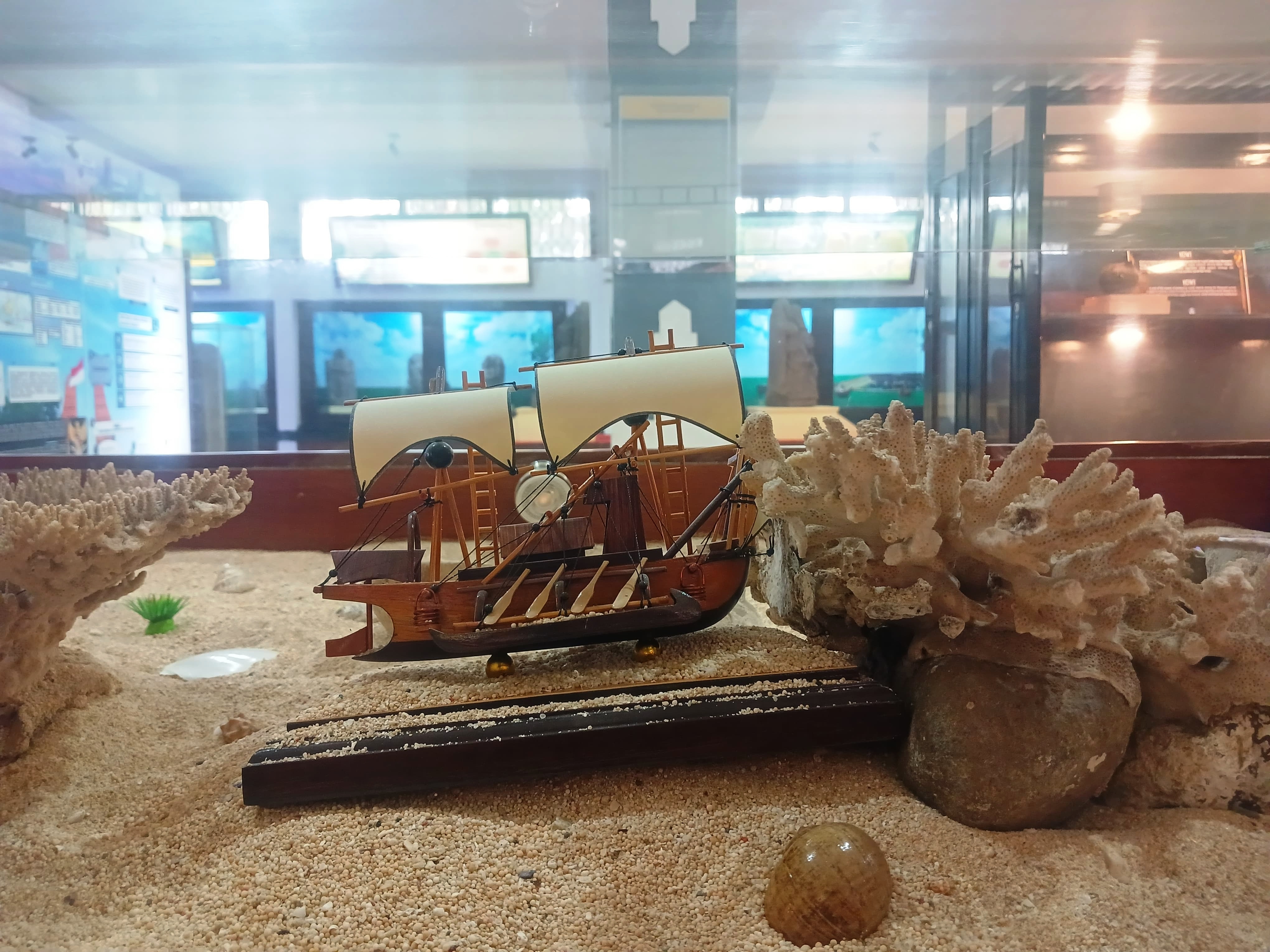KERAJAAN MARITIM: Miniatur kapal representasi Majapahit sebagai kerajaan maritim di Museum PIM, Trowulan. (foto: Yulianto Adi Nugroho/JPRM)
