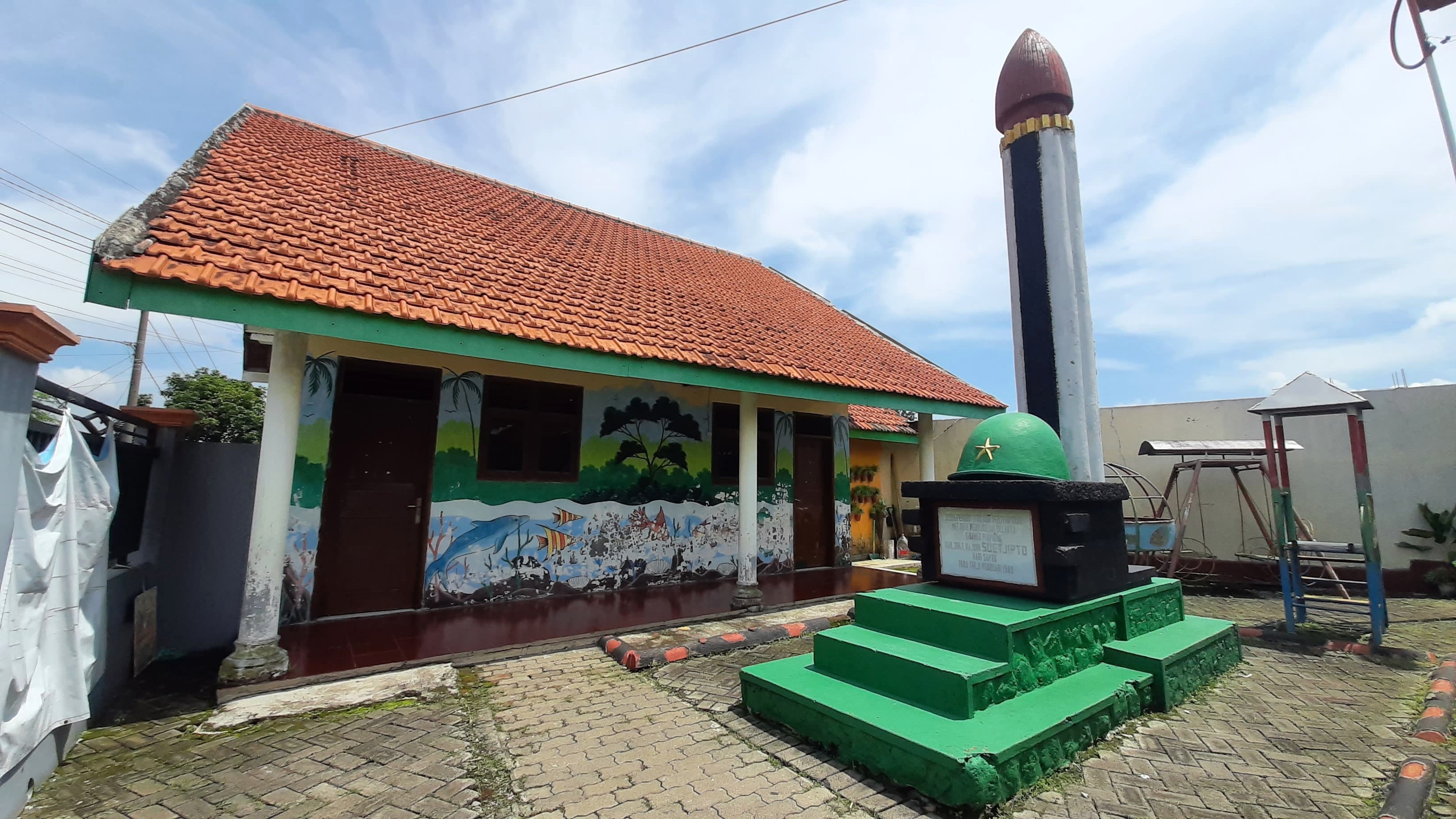 SIMBOL PERJUANGAN: Monumen perjuangan mempertahankan kemerdekaan di Desa Kepuharum, Kecamatan Kutorejo, Kabupaten Mojokerto. (foto: Rizal Amrulloh/JPRM)