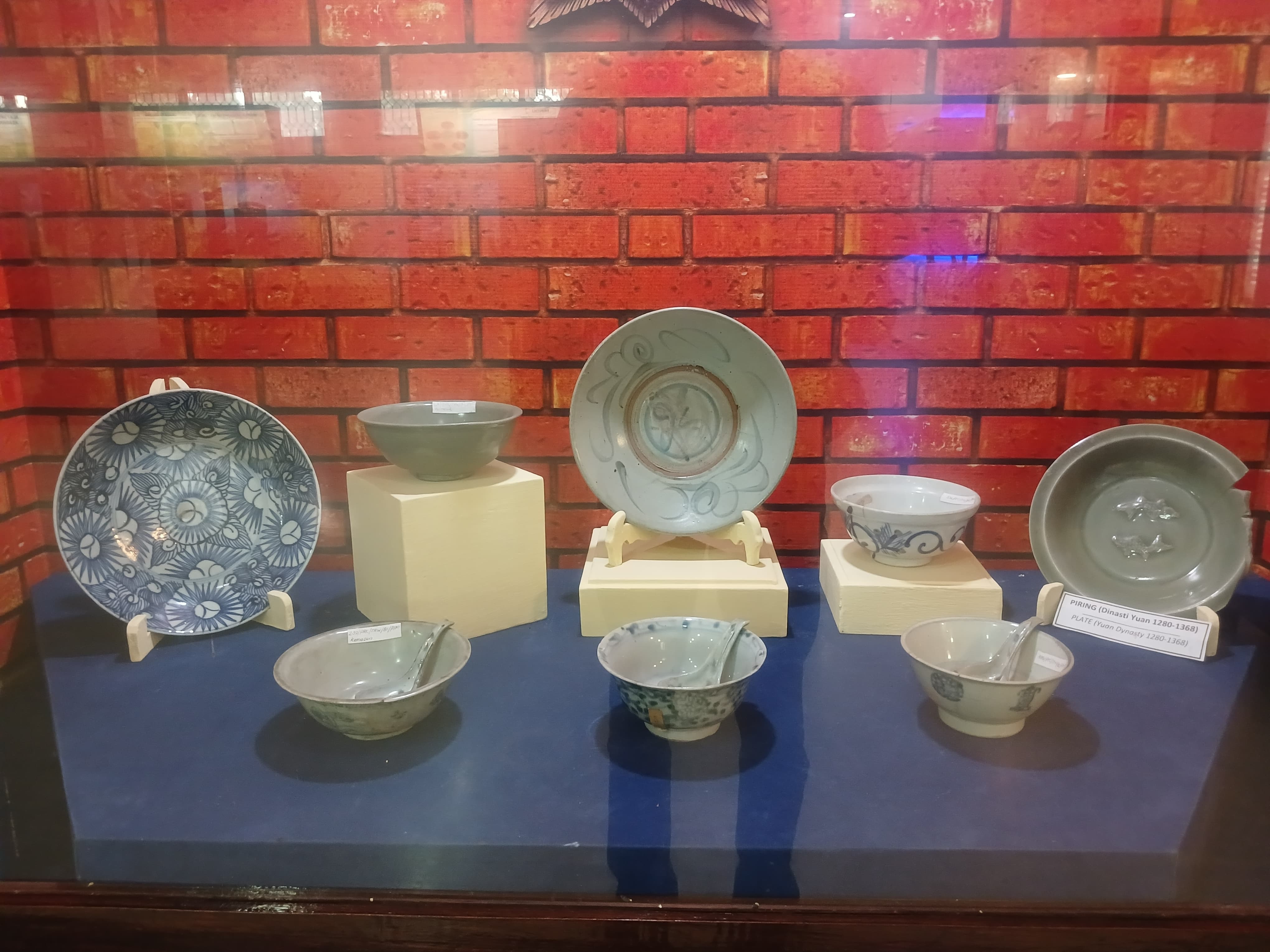 KOMODITAS GLOBAL: Barang-barang keramik koleksi Museum PIM Trowulan dari masa Kerajaan Majapahit. (foto: Yulianto Adi Nugrogo/JPRM)