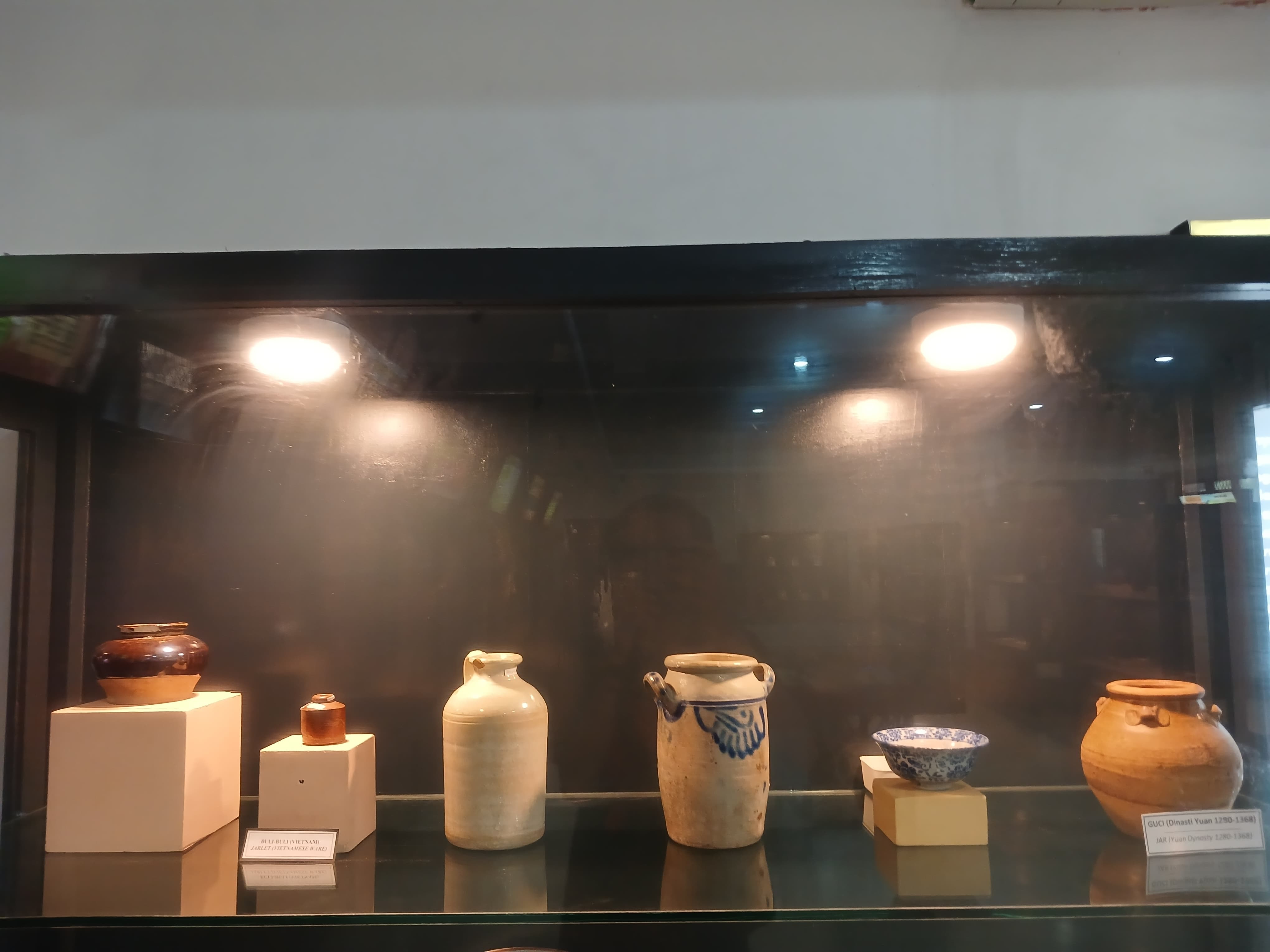 KOMODITAS GLOBAL: Barang-barang keramik koleksi Museum PIM Trowulan dari masa Kerajaan Majapahit. (Foto: Yulianto Adi Nugroho/JPRM)