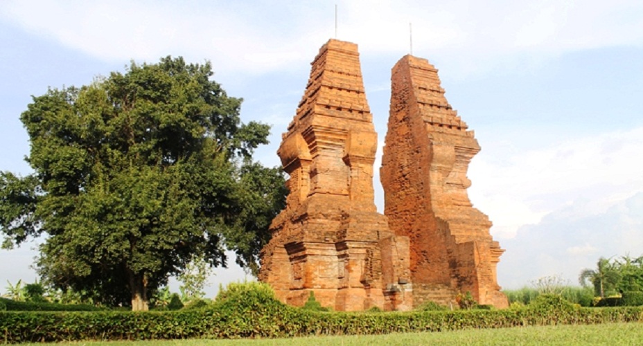 MEGAH: Candi Wringin Lawang di Desa Jatipasar, Kecamatan Trowulan, Kabupaten Mojokerto, peninggalan Kerajaan Majapahit. (foto : dok. JPRM)