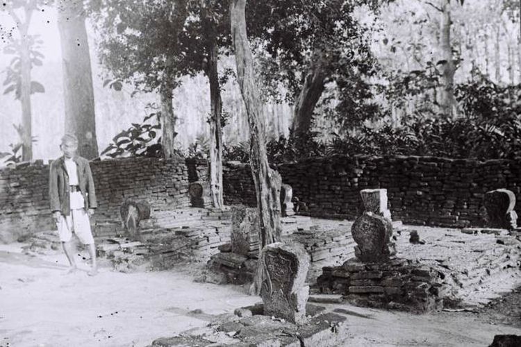 BUKTI SEJARAH: Potret situs Makam Troloyo di Desa Sentojorejo, Kecamatan Trowulan, Kabupaten Mojokerto, pada tahun 1922. (foto: dok.JPRM)