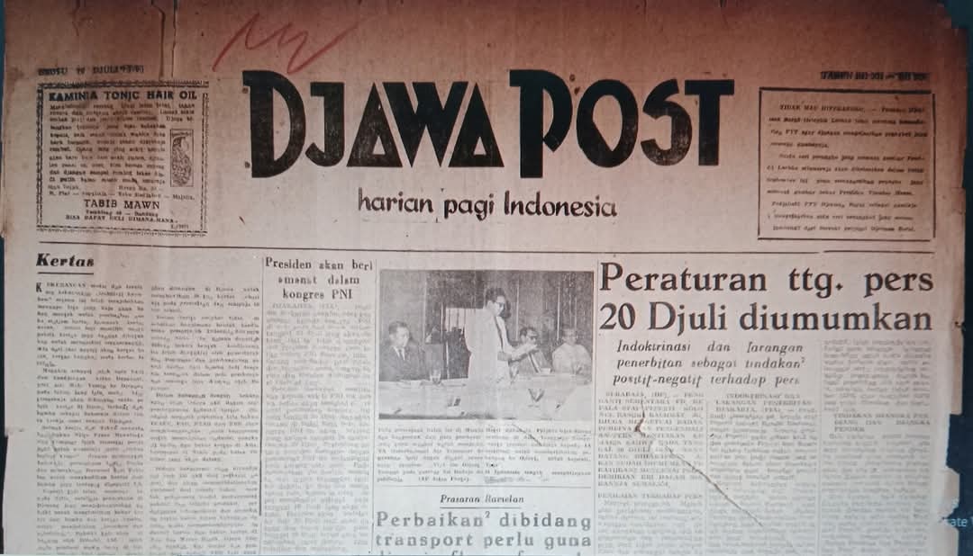 BUKA PENDAFTARAN: Halaman surat kabar Djawa Post yang memuat pengumuman penerimaan murid baru SMA Mojokerto tahun 1960. (foto: Ayuhanafiq)